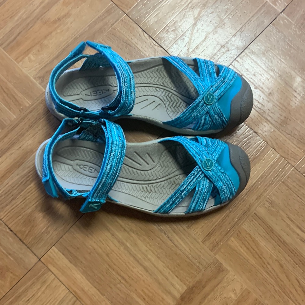 Keen women’s shoes size 7